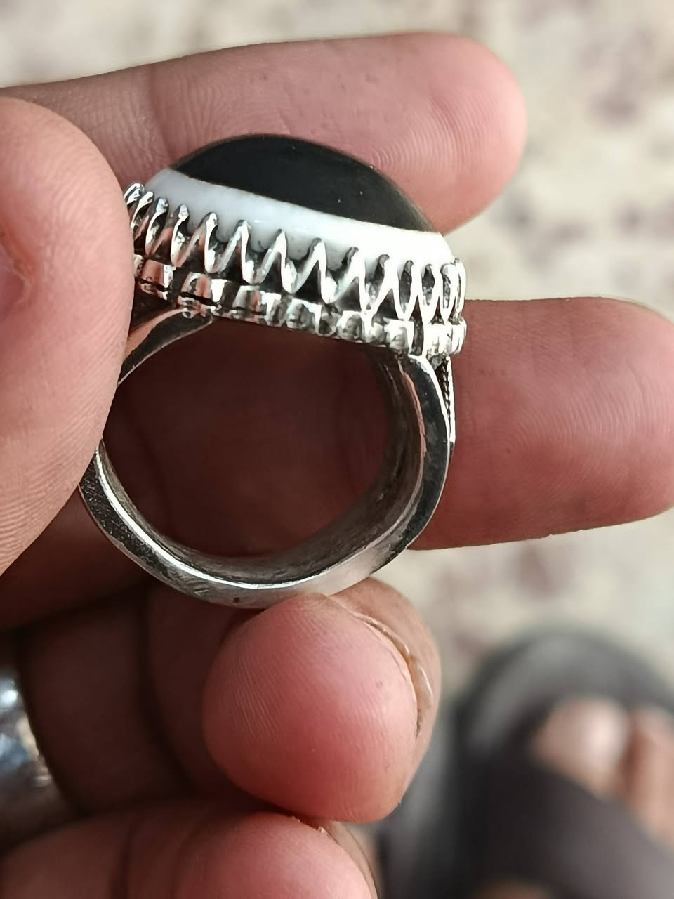 جزعه يمانيه عين صريحه
صياغه يدويه ثقيله 
وزن الخاتم 35 غرام 
قياس الخاتم 24 
محبس تكمه  صوره وصوت 
***********
الامين الثانيه  /بغداد 
السعر 200 الف يوجد توصيل
