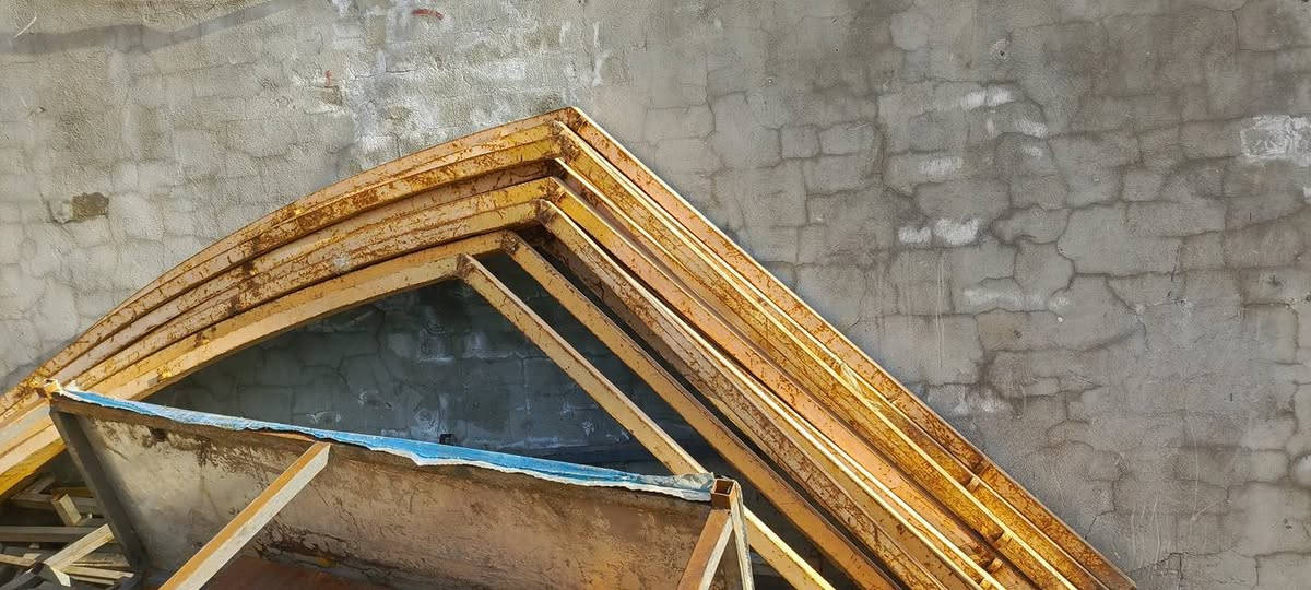 سلام عليكم جادر البيع عشر اقواس الحديد الثقيل الطراحيه الطول مترين بكاني بغداد 
هاذ رقمي***********
