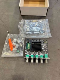 مضخم صوت • توصيل