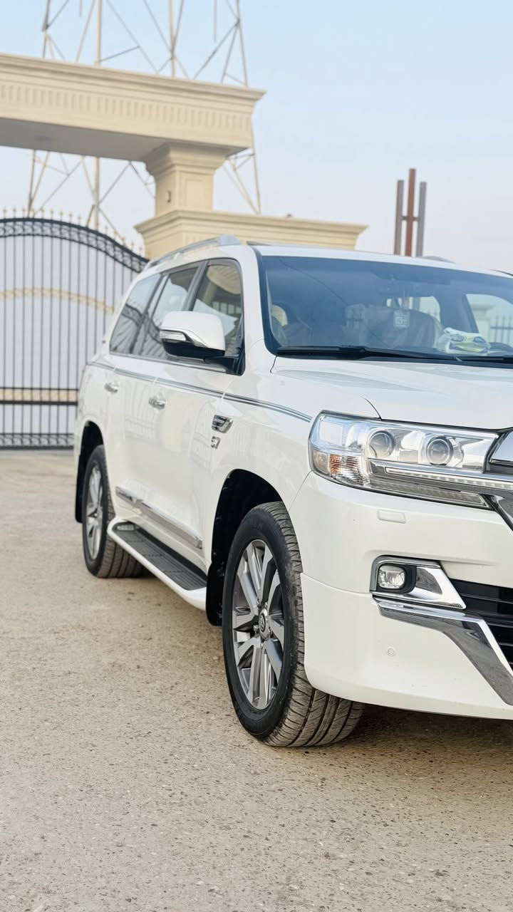 السلام عليكم 
للبيع لاندكروز موديل 2021 مكفوله كفاله عامه رقم سليمانيه بسوي تحويل ثاني يوم ماشيه 44 الف حقيقي مواصفات VXS فول الفول محرك 5.7 اصل السياره جكات خمس كامرات دبل ماوس رادار تحديد مسار فتحه 3شاشات فتحه مقاعد خزن ميموري 4كراسي تدفئه+تبريد ستيرن كهرباء 8ايرباك مثبت سرعه ترحيب بل بوب السياره مواصفات لكزز مفوله للأخير السياره مال بيت مكان السياره صلاح الدين قضاء/بلد للاستفسار اتصل ع رقم ***********
***********
