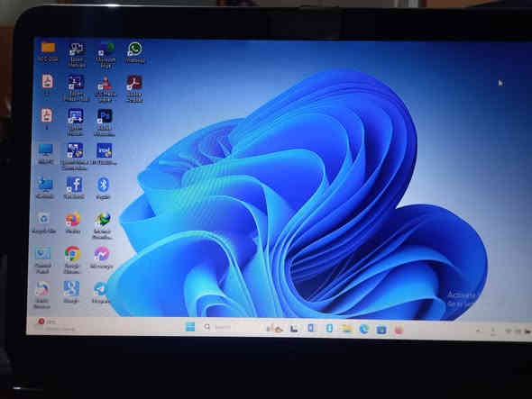 حاسبة لابتوب للبيع الحاسبة مواصفاتها مبينه من الصور حجم الشاشة ١٧انج بيه داونلود منجر مفعل مدى الحياة حاسبة نظيفة كلش البطارية تشغل ساعة تقريبا الي يحب يتواصل علىها الرقم *********** ابويوسف
