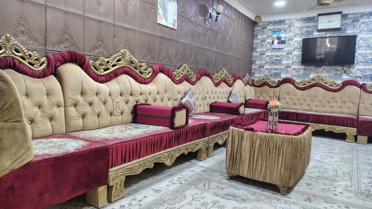 ديوان ملكي تكمه نظيف جدا 20مقعد ب725الف وبي مجال المكان الوشاش ***********يوجد توصيل  بكروة يوجد واتس اب
