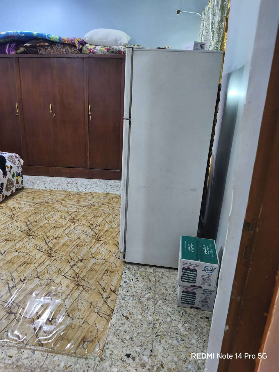 بيت بالتقيه الثالثه 200متر زراعي سند 25مشمول بالتطويب مرقم التبليط لحد البيت غرفتين صاله كبيرة استقبال منور طارمه حديقه صحيات خارحيه وداخليه مع اثاث السعر 95 باقي التفاصيل الاتصال على الرقم ***********
