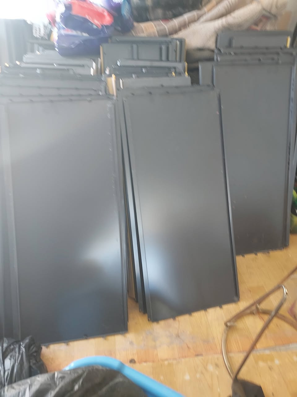 سلام عليكم للبيع رفوف 13 متر جدد ما مستخدمات العنوان بغداد المشتل ,***********
