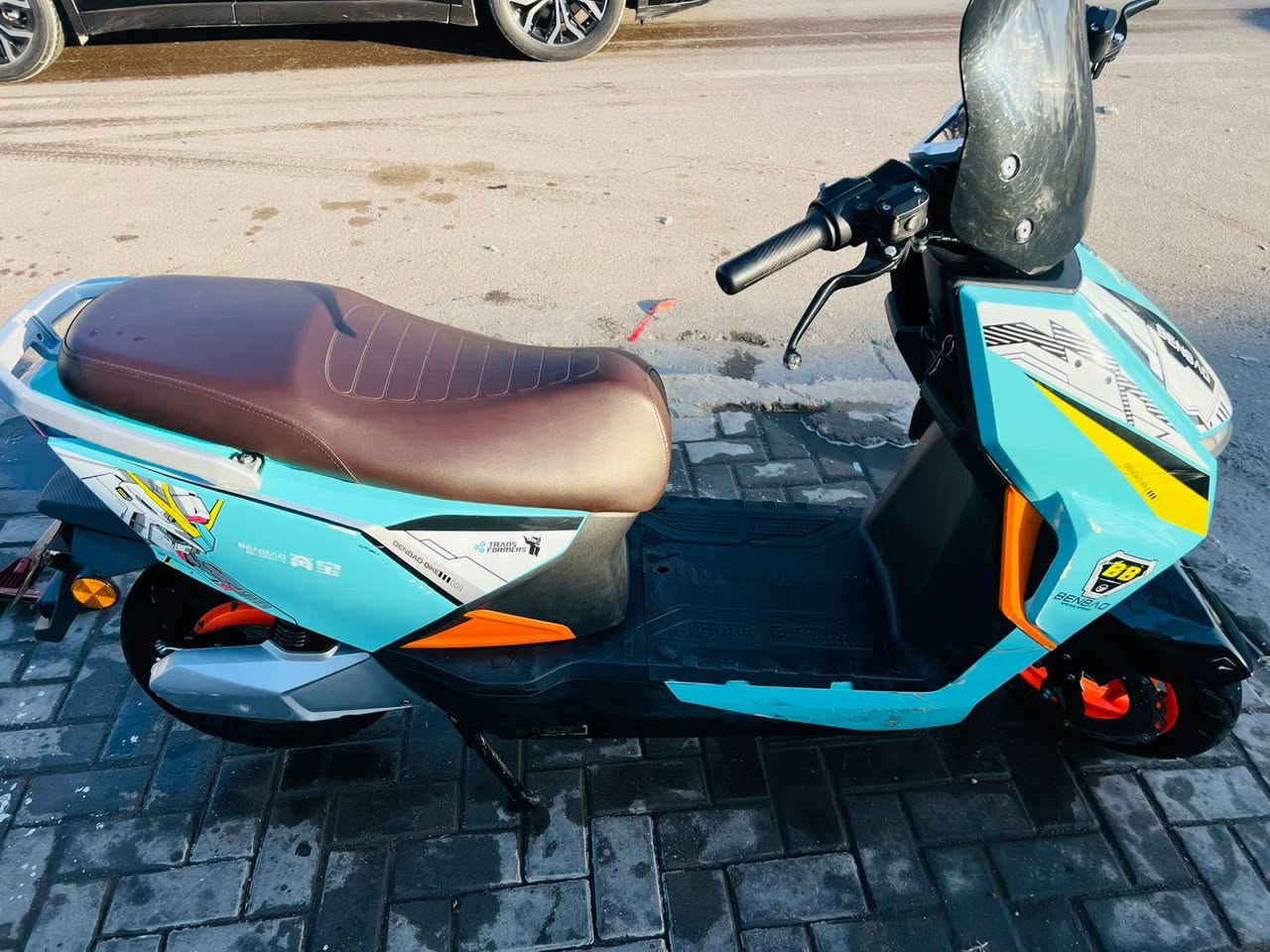 السلام عليكم ورحمة وبركاته اخوتي
دراجة شحن موديل 2025 من شركة اكس موتورز 
الدراجة مثل ماتشوفها بلصور كلش نضيفة ومرتبة وغراضها كلها موجوده المري والمسند الي ليورة مواصفات الدراجة 

6 بطاريات مسطره سعة البطارية الوحده 49 امبير يعني شي خيالي تمشيك اكثر من 75km بلشحنه الوحده 
نظام البك والاشاير والتشغيل عن بعد وكلها شغاله من كهربائيات 
ملف 2500 72w 
الدراجة خير من الله شغل واطلع صالها 8 اشهر من نازله 
الدراجة بيها اربع سرعات ونظام تيربو يعني توصل اكثر من 70 حقيقي 
سعرها 850 وبيها مجال للشراي 
مكاني بغداد البياع سويب 
***********
