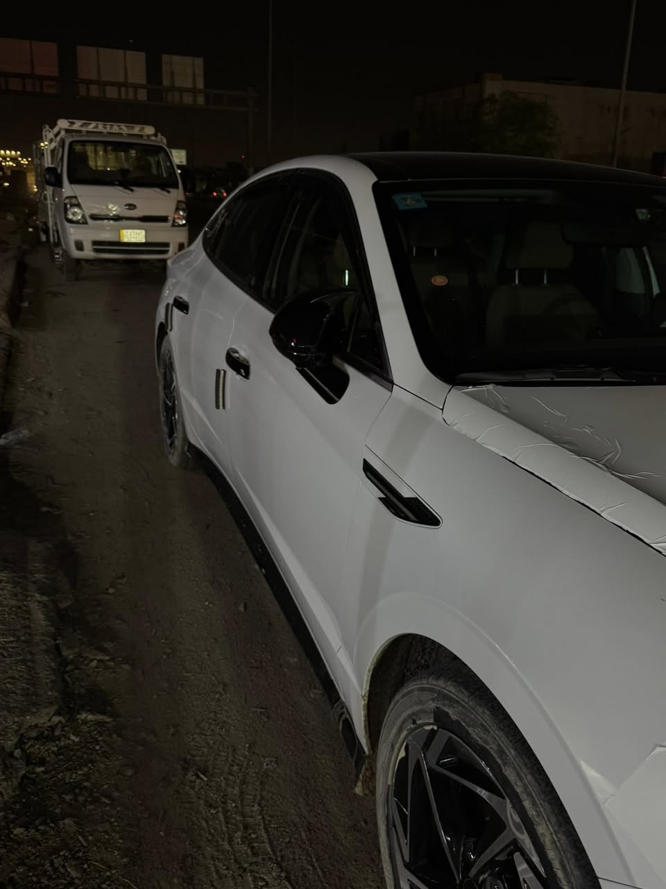 السلام عليكم سوناتا للبيع
سوناتا 2024 خليجي فول مواصفات 
اللون ابيض
دواخل جلد جملي 
انارة محيطيه 
بانوراما 
شاشة كبيرة 
حساسات 360 درجة 
كاميرا خلفية 
4 انظمة قيادة 
تبريد امامي خلفي 
بردات خلفية 
دخول ذكي 
تشغيل عن بعد 
عدادات ديجيتال 
شاحن لاسلكي 
ماشيه 57الف 
رقم بغداد حرة تحويل ثاني يوم بيه رصعتين بسيطات بالجاملغ الخلفي
السعر 232 وبيها مجال للطيبين 
مكاني بصرة


**إذا كنت صاحب هذا الإعلان وتريد حذفه لأي سبب، رجاءا أرسل رسالة إلى الدعم الفني**