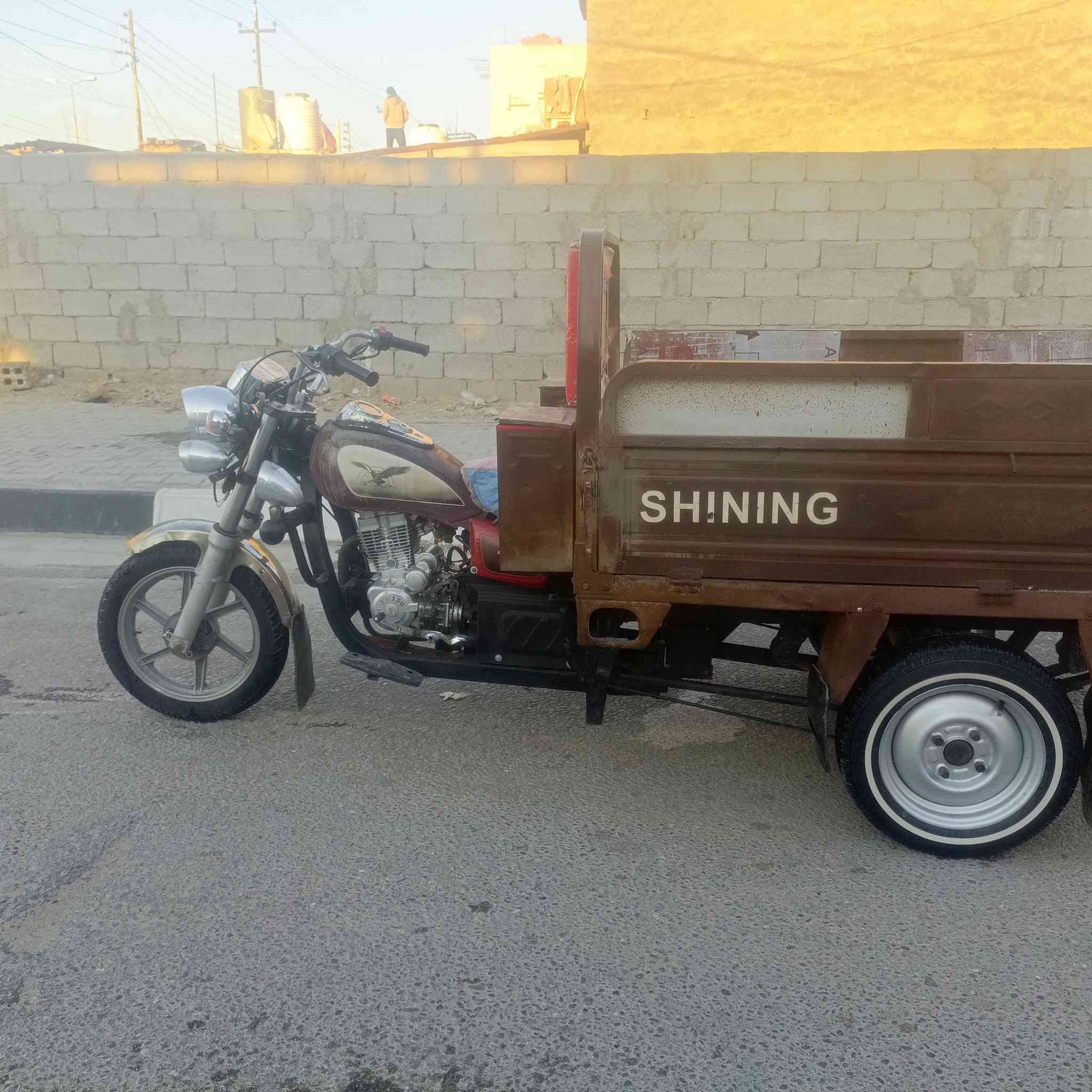 السلام عليكم ستوت 
***********

للبيع موديل 2015 مقفوله كفاله عامه العنوان كربلاء
