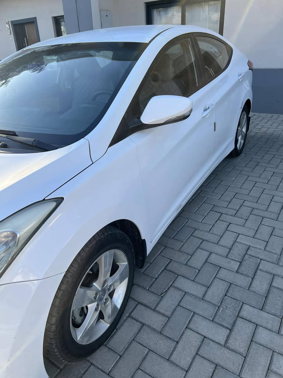 النترا 2013 خليجي مكفوله من الصبغ محرك 1600 نص فول بيها تحكمات ستيرن وتخم تايرات جديده ماشيه 126 الف بيها بس رصعه بالجاملغ وشخوص بالدعامية عكس السايق رايدها ب115$ وبيها مجال 
***********
