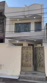 دار للبيع مساحة 100متر طابقين البيت مفول مناقصة اي شي مثل ماموضح بلفيد...