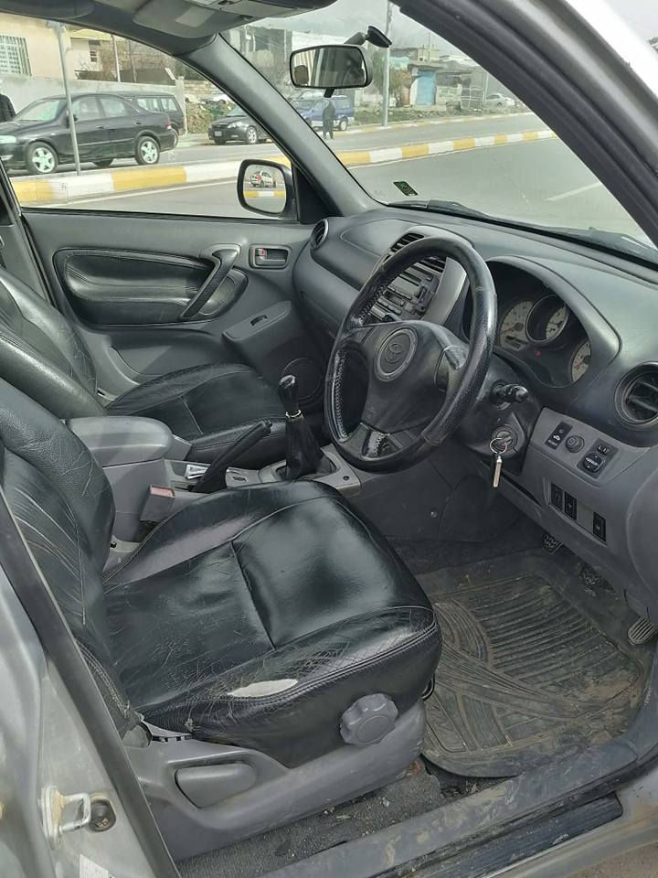 تویتاڕاڤ سوکان عکس  مۆدیل 2004مەکینەی گازە ٤بستونە  گیڕی عادیە هەمووگیانی بیلادەنەگۆڕاوە دەقی شەرەیکەیە دەعوبۆیاخی نیە لیدراوی بەشەرت چەکوشی بیوەنیە سعری 30گەلا گۆڕینەوەش هەیە تەقەوڕەقەی بەشەرت سیارەیەکی زۆر نەرمە گازهەرناخوات 
***********
***********
شوین هەلبجەی شەهید السليمانية, العراق
