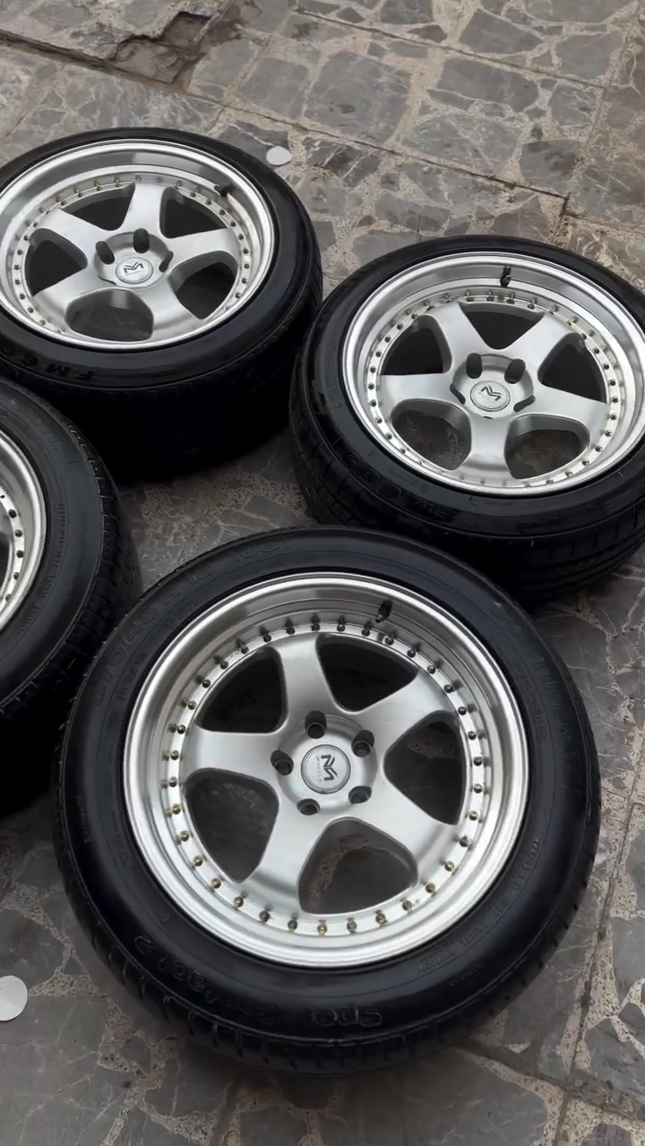 السلام عليكم
تخم work قياس 18 تو سايز دبل شفة خلفي 10.5 مال حاوية مع اطارات نص عمر 550$  
تخم bbs forged اصلي قياس 19 ون سايز 9 انج 450$ 
بغداد شارع فلسطين يتوفر توصيل للاستفسار واتس اب ***********
