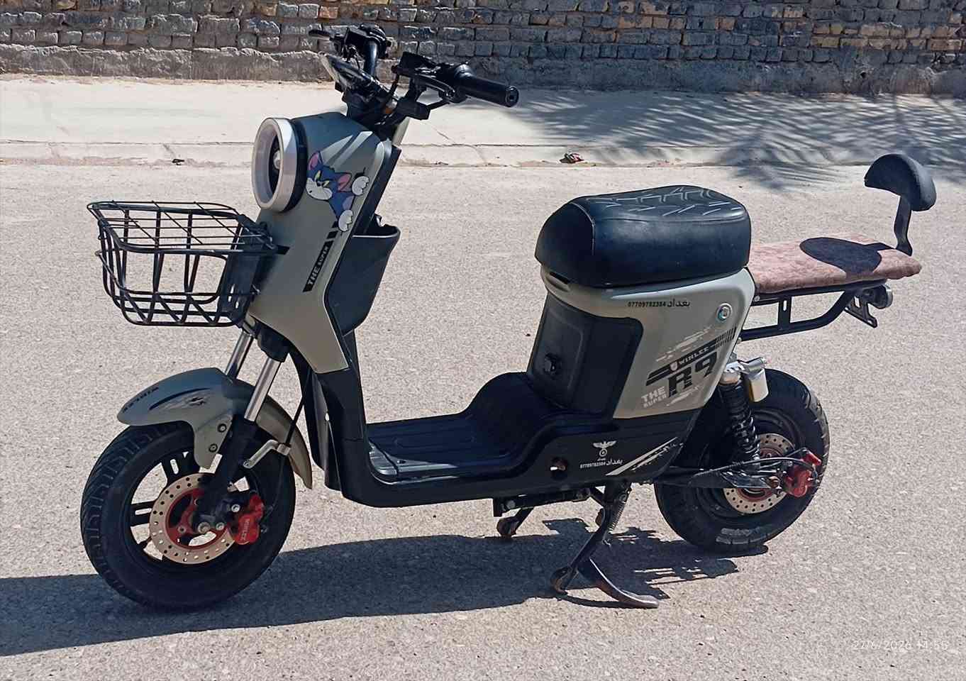 دراجة شحن R 9
شركة ونلي 
موديل 25 
نضام رجوع للخلف  R
نضام بارك  p
5 بطاريات كبار
شهربان 
السعر 300 بي مجال 
***********
