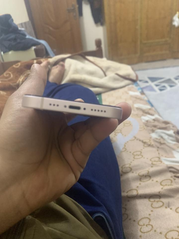 للبيع ١٣ عاد تفصيل ⬇️⬇️
مبدل فقط شاشة وضهر مكسور لولي فايف وكف + شبكة 

مرات تقرة مرات لاع

ذاكرة ١٢٨+ ٨٦ 

كامرات شغلات كامل فقط لمثكور بي 

***********
