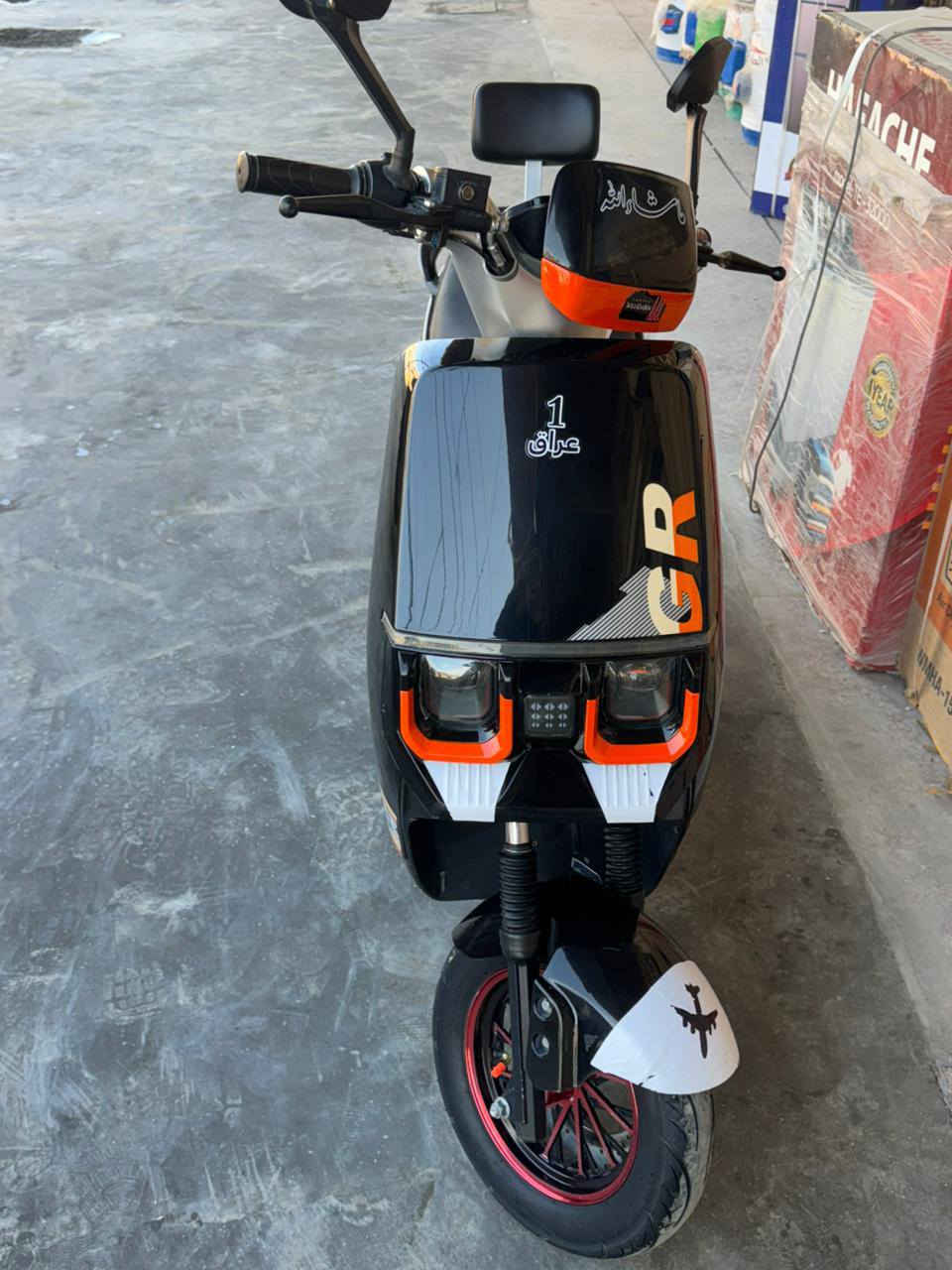 السلام عليكم 
عندي دراجه شحن للبيع الانظافه 100% الله يشهد 
خمس بطاريات 
سرعة 80 حقيقي
السعر 850 العنوان بغداد الامين الثانيه 
رقمي ***********
