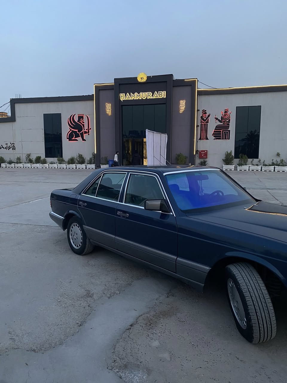 السلام عليكم
مارسدس جامبو للبيع موديل ٨٨

ما بيه اي نقص تبريد شغال مكينه بلادي فتحه سقف شغاله كشنات جلد + كهرباء 

كامره خلفيه مصبوغه حزام بدون حادث قواعد دبل بلاديه السعر ٨٥ وبيه مجال عنوان بغداد 

للاستفسار الاتصال على الرقم التالي 

مهندس حسين ***********
