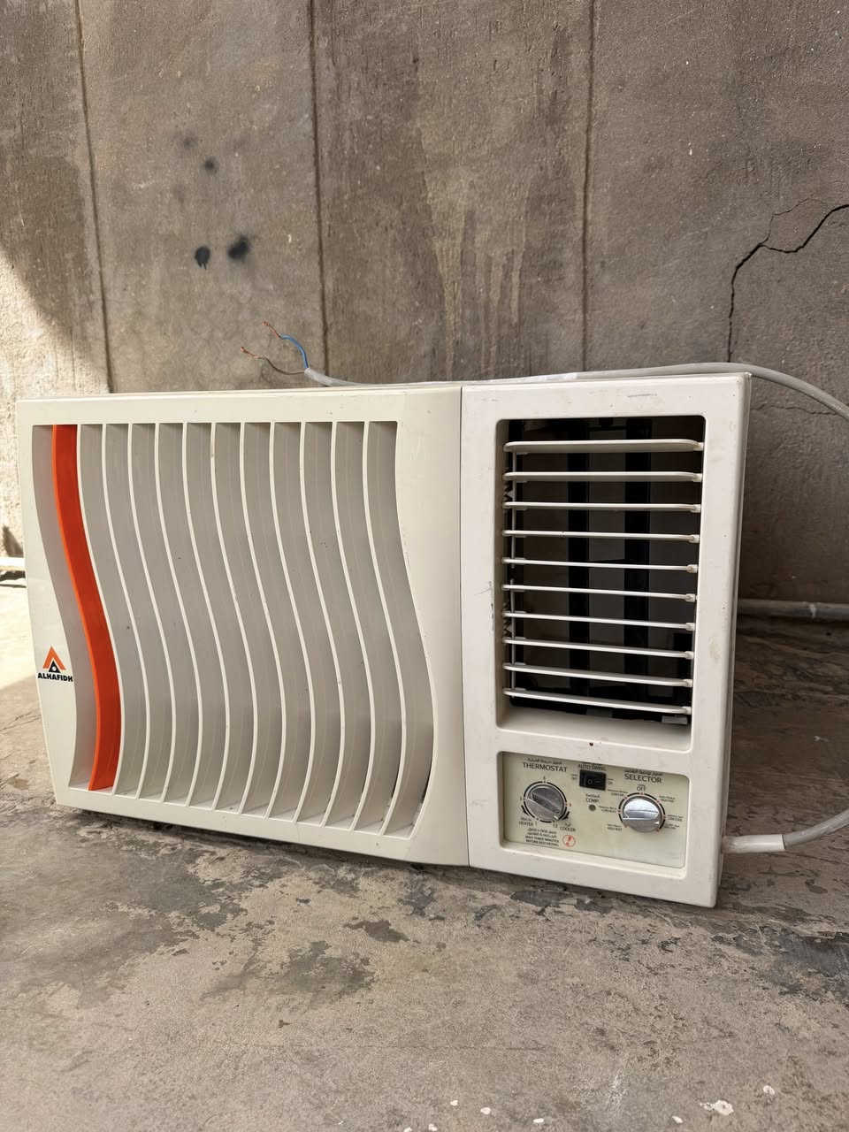 للبيع مكيف ٢طن الحافظ ماطور بلادي غاز الشركه شرط وبي ضمان عل شغل السعر ٢٧٠وبي مجال ***********

