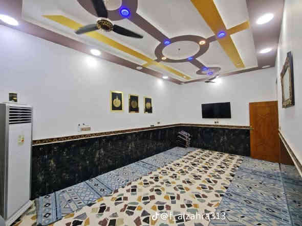 بسم الله توكلنا على الله 
بيت للبيع مساحه 200 متر طابو طابق واحد 
منطقه الصحفين مقابيل مستشفى اللبناني 
بناء حديث 2023 كونكريت الاستقبال 4×7
كراج سياره صاله كبيره منور صحيات مطبخ حار وبارد غرفتين نوم 4×5 البيت يحتوي ع صالون نسائي الاستفسار 
***********
*********** عمارة
