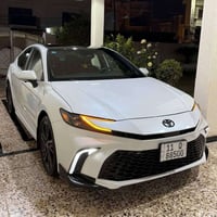 تويوتا كامري 2025 أمريكي  مواصفات XSE فل كامل  اللون: أبيض الممشى: 600...