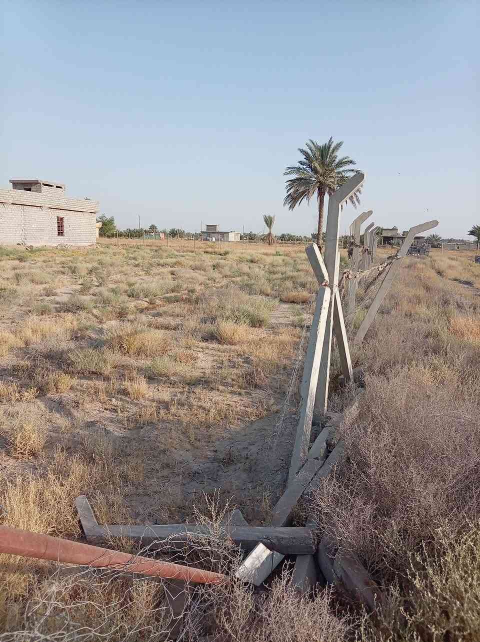 نصف دونم طابو سند ٢٥ في ابو غريب الحمدانيه الأولى السميلات قرب ثانوية الحدباء للبنين ***********
