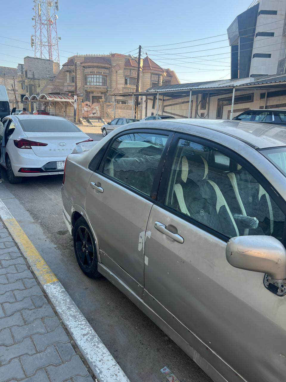 السلام عليكم سازوكي ليانا 2006 
{رقم مميز   } بصره تحويل ثاني يومي 
محركها بيها بخار كورلا 
حداديه كهربائيات كير كلها بلاديه 
السياره كلها بلاديه وكلها شغاله 
البصره 
***********
السعر 38 وبيه  مجال البصرة, العراق
