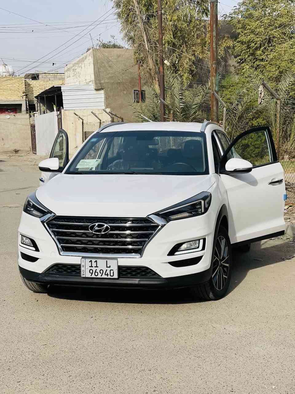 السلام عليكم ….. 

للبيع خليجي موديل 2020 رقم بغداد بسمي 
 فول مواصفات 
تشغيل عن بعد 
بصمه 

خمس عدسات 
كامره دواره 
كشن كهربائي 
يعني فول مواصفات ماعدا البنورامات (الكاصد)
  السياره مكفوله بيهه ملاحضات بسيطه 
ماشيه ٤٨ الف حقيقي على ايدي ممتعوبه جديده 
مكاني بغداد 

الاتصال ***********
