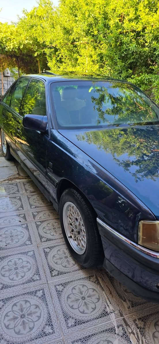 السلام عليكم اوبل اوميكا 91 CDكرستال لون نيلي وضع بلادي لاطخة ولاضربة طخم تاير جديد باتري جديد سلف جديد محرك شرط لاصرف ولانفخ كل شي بيها وضع الشركة جام اناني تبديل جديد بنوع تايلندي إشارات كهربائيات كلها شغالة أرضية وسقفية مغلف جديد ارضيات طخم ثقيل ابو 20 ألف مسجل. كابون بانزين
***********
