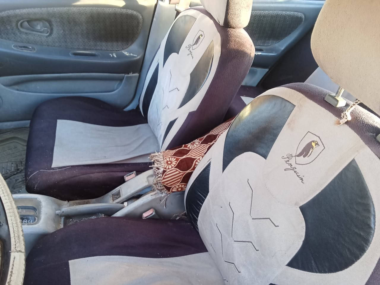 السلام عليكم براتون للبيع 2004 حره سنويه صاقطه سياره بيه قطعه صبغ جاملق امامي وشويه بارد رايده قفل 40ورقه ***********
