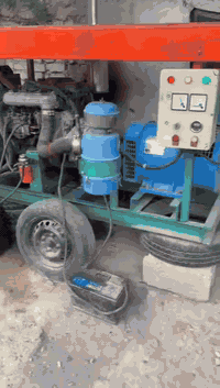 مولد محرك كيا 701 نظيفه مال بيت بس متربه مال جو مغاسلهه تجي تفحص وتشوف...