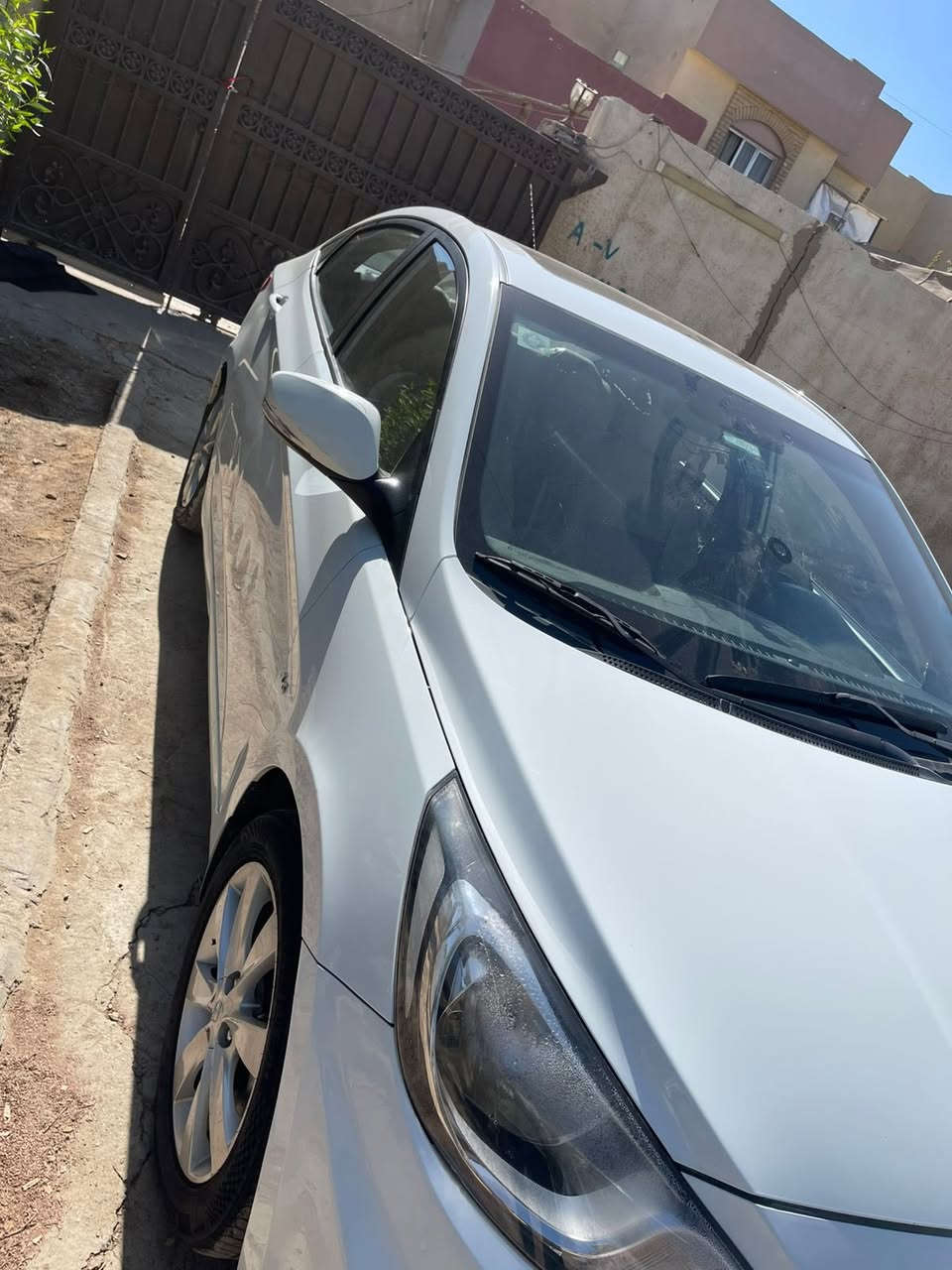 اكسنت 2013 خليجي 1600 دوش
فول مواصفات فتحة تحكمات ستيرن اشاير بالمري
 السيارة نضيفة كلش جاهزة من كلشي صدر وتخم تاير جديد و5 ويل كب
 مابيهة صبغ السيارة عدى الدعاميات
 تبريد خير من الله  جاهزة من كلشي الحمدلله
رايدهة ب97 وبيهة مجال بسيط 
مكاني حي الجهاد 
***********
