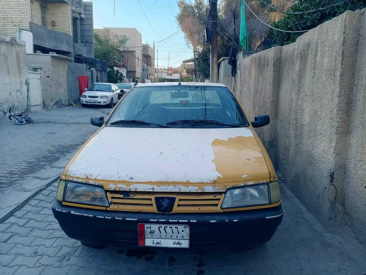 اليوم جايبلك هريسة مال فقير ههه سيارة بيجوه روه  موديل 2009 ورقم بغداد الماني كير ومحرك خير وبركة حتة تبريد ثلج مالتها ويشتغل يخلصك من هذا الجو الجهنم مال  الصيف  تنكر سويج وتبريد وتطلع ترايك للبصرة دواخل نضيفة مدوشمة حلوة جديدة صدرها لامامي والخلفي وحدادية نضافتة 80 بالمية كلش زين يعني تخم تاير وسبير بالجنطة جديد وسعرها سعر كلش رخيصة يمكن ارخص بيجوه معروضة بس((  مليون و650 الف )) سعر دراجة سيارة أصولية ومدكوكة بالمرور فقط عنوان راعيها ضايع من عدي وبيها سنوية السيارة ومعلومات صاحب السيارة ورغم هذا كلة تجيني للبيت اسويلك بيها مكاتبة اتكفلك بيها سرقة وعشائر وقانون وطلب وكلشي يريح قلبك ويخليك ترتاح سيارة شغالة وكاملة مكملة بس تجي تنكر سويج وتطلع تريد تشتغل بيها تريد تخليها للبيت طبة طلعة مسواك إذا عدك مريض تلزم بيها خطوط ورخيصة ومناسبة وفلوسها قليلة كلها تكدر تشتريها ومكاني بغداد البياع الشراي يخابرني على الرقم لو يراسلني على الواتساب ادزلك الموقع وتعال هلا بيكم 
ملاحضه سياره بيه نضوح مال مشط ستيرن شباب
وبريكه  يرادله تنفيس
***********
