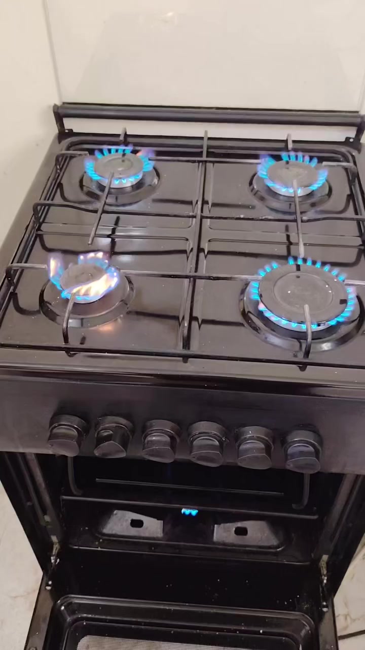 طباخ ستار كاز نظيف شغال عيون وفرن نهايته 80 رجائاً بدون عمله مكان بغداد الشعله  واتساب ***********
