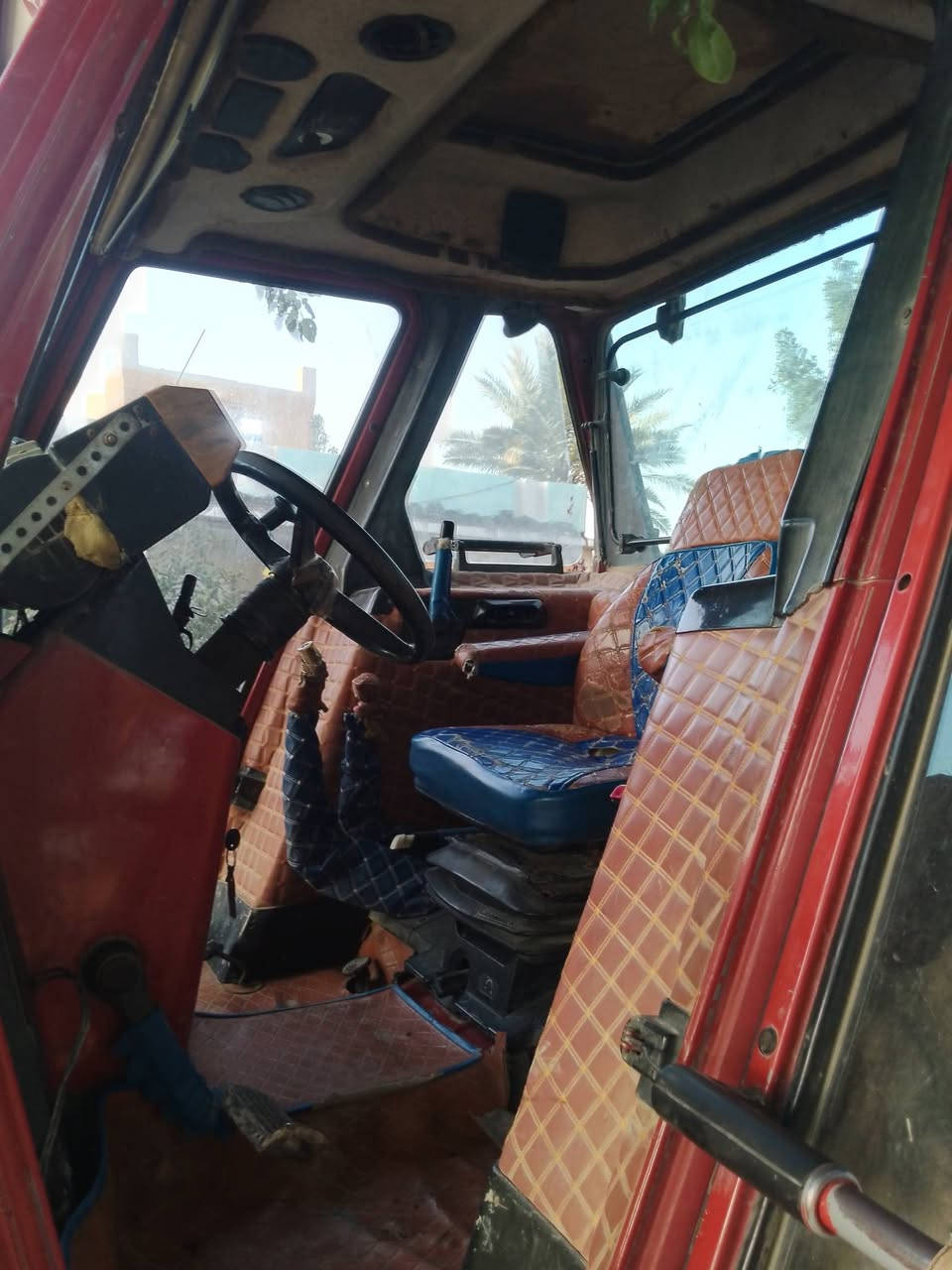 سلام عليكم مكينه 100 للبيع محرك وكير مكفول سعر 35مليون معه الفدان التواصل عبر رقم هاتف *********** 
***********
