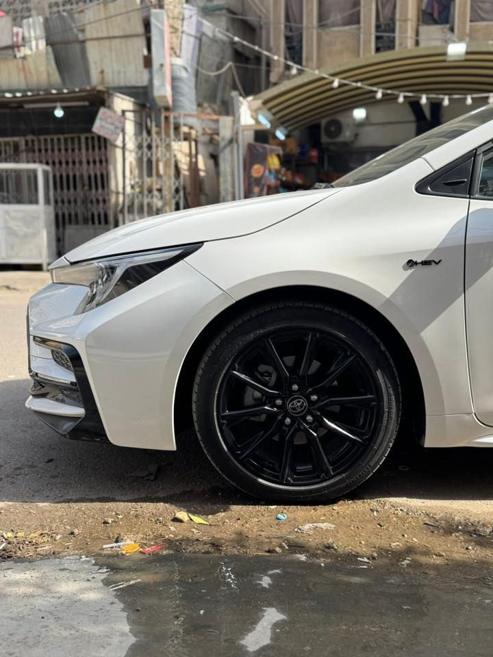 السلام عليكم
تيوتا كورلا موديل 2025 بلاك ادشن

فول مواصفات 

كشتات جلد داخل احمر

كراسي كهرباء تحكم ستيرن جهتين

اوتو عواد 

سايد بريك بصمة 

توقف ذاتي

رادارات امامي خلفي جانبي نفطة عمياء 

إشارة ترحيب

بصمة تشغيل

 فتحة سقف 

السياره ع وضع الشركة 

ماشية 6

 العنوان بغداد الكرخ

***********
