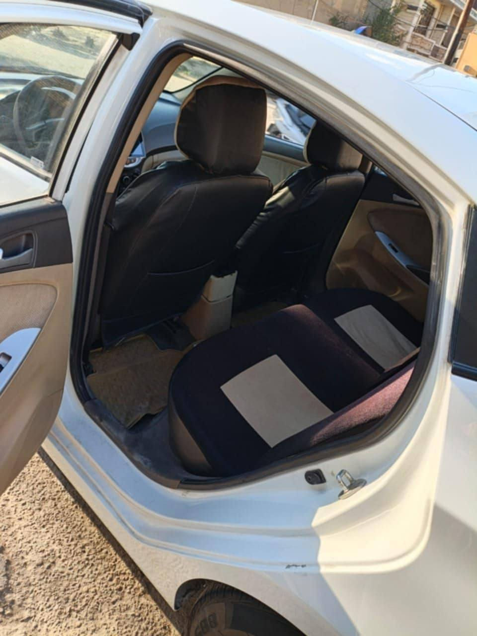 سلام عليكم اكسنت ٢٠١٣ خليجي بيهه جاملغات الاماميه واحد بارد والثاني مصبوغ والباب الخلفي عكس السائق بارد والهلال الخلفي عكس السائق مصبوغ مكينه ١٦٠٠ السياره جاهزه تبريد شغال  رقم بغداد  السعر ١٠٠ $  وبيهه مجال سياره جاهزه المكان البياع حي الرساله ***********
