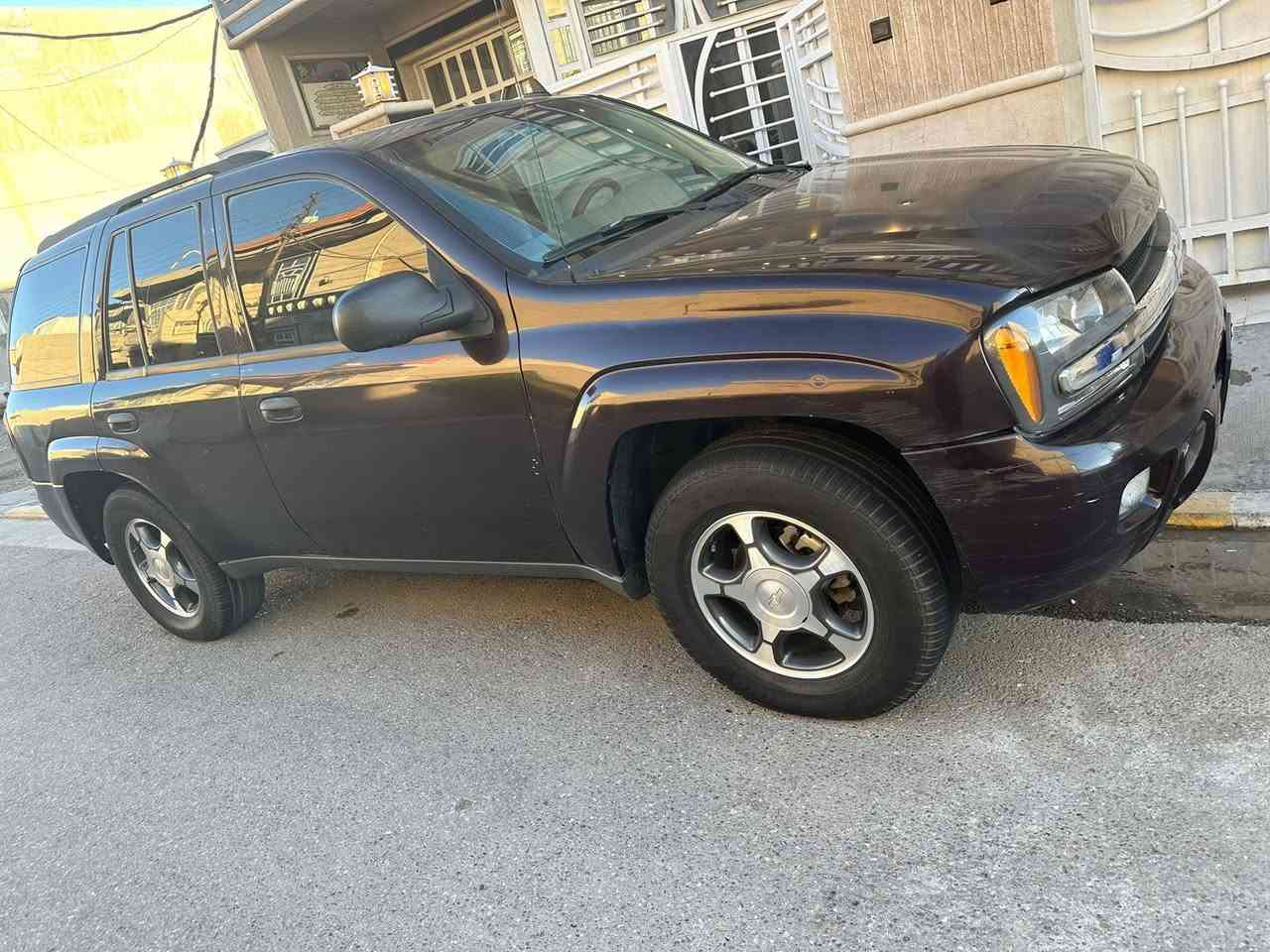 السلام عليكم
بلايزر موديل ٢٠٠٨ 
رقم بغداد سنويه بسمي  وقديمه عندي صارله اكثر من ٣ سنوات بسمي 
السياره نضيفه بيه يمكن قطعتين صبغ 
لون بيتنجاني  
ومكانه بغداد والسعر ٨٦ وبيه مجال قليل 
للاتصال ***********
