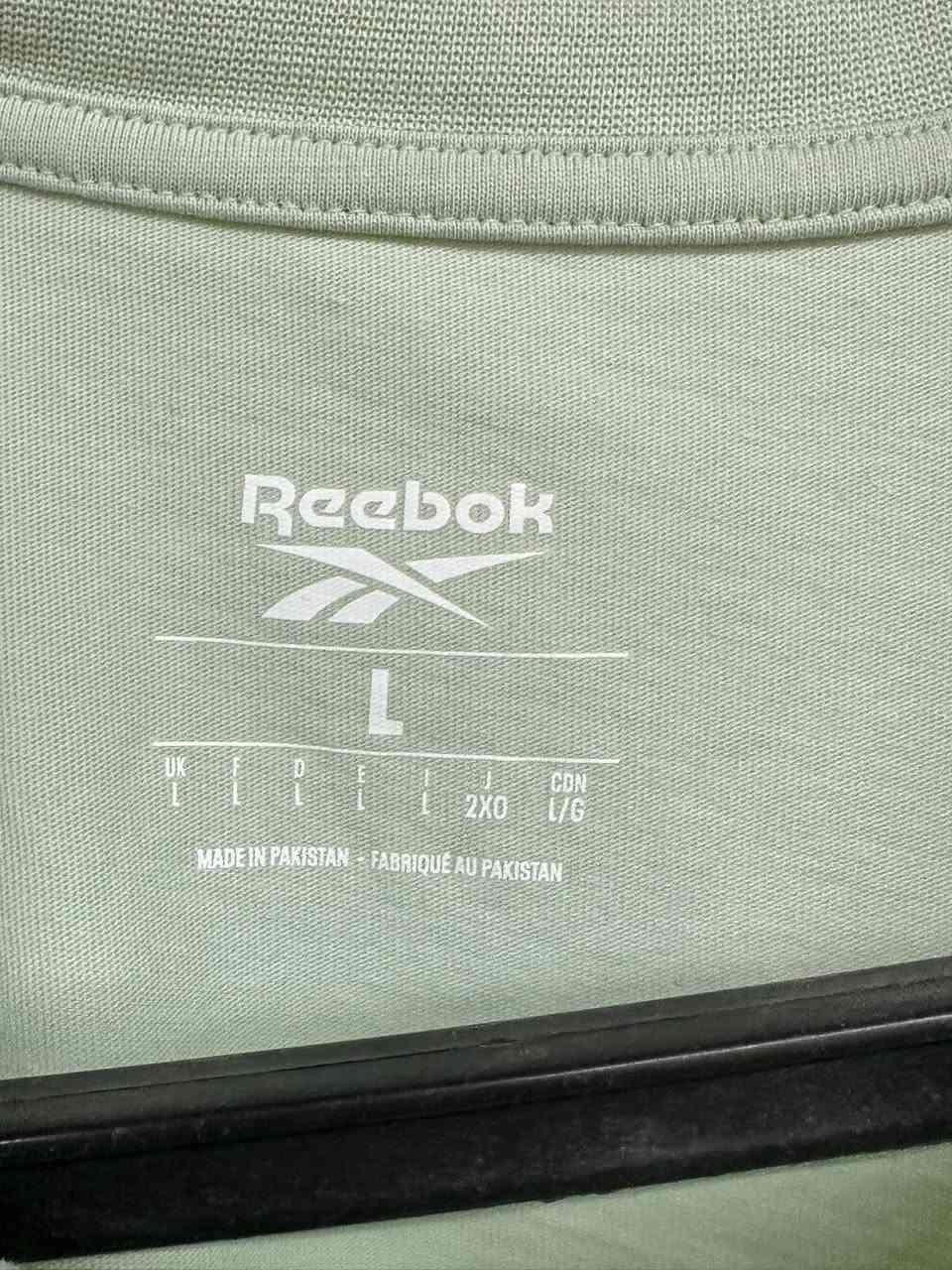 ريبوك
قياس L-xL 

خامه قطن ١٠٠٪؜ 

لون صيفي راقي


**إذا كنت صاحب هذا الإعلان وتريد حذفه لأي سبب، رجاءا أرسل رسالة إلى الدعم الفني**
