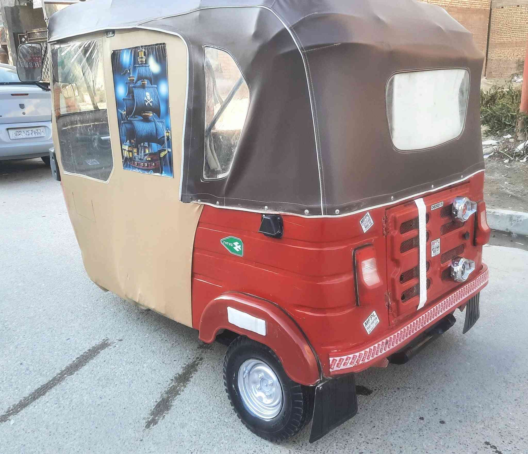 تكتك بجاج موديل 17 شهر 12
أوراق كامله شركه المصطفى
مكينه 20 مجفت شركه
بغداد مدينة الصدر
السعر 3100 وبيه مجال لشراي 
***********
