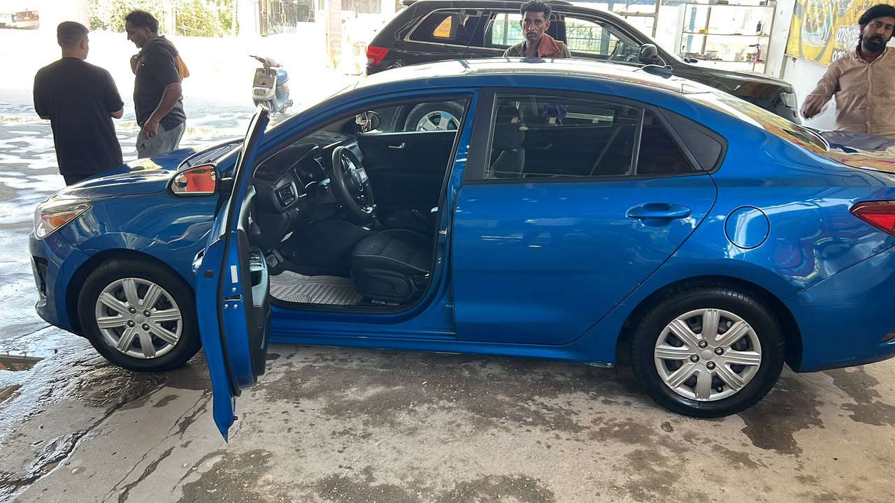 للبيع ريو موديل 23 رقم معوقين 
باقي سنه و8 اشهر تقريباً وتنفك
موضح بالصور ضربته 
وبيهه شخوط بسيطه استعمال بيت 
السعر 105$***********
