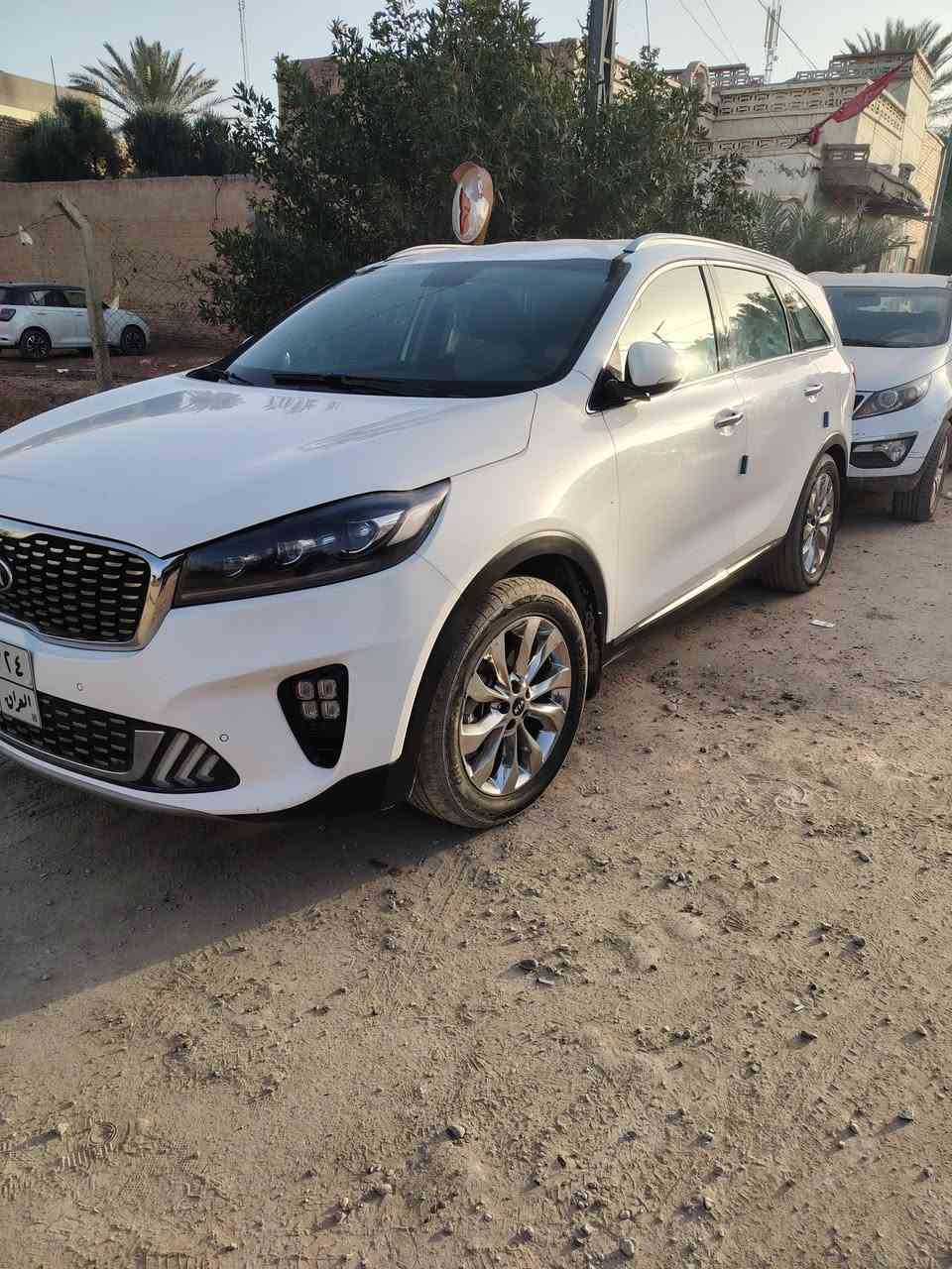 سلام عليكم
سورنتو 18شكل 20
مكفوله رقم اربيل 
لاصبغ ولاتبديل ولابارد كير مكينه وضع الشركة 
سيارة بسم شركة تاخذ تحويل 250$
تحويل المشتري 
ملاحضة بية خدوش بسيطة 
مكاني ديوانية
 السعر  227$
***********
