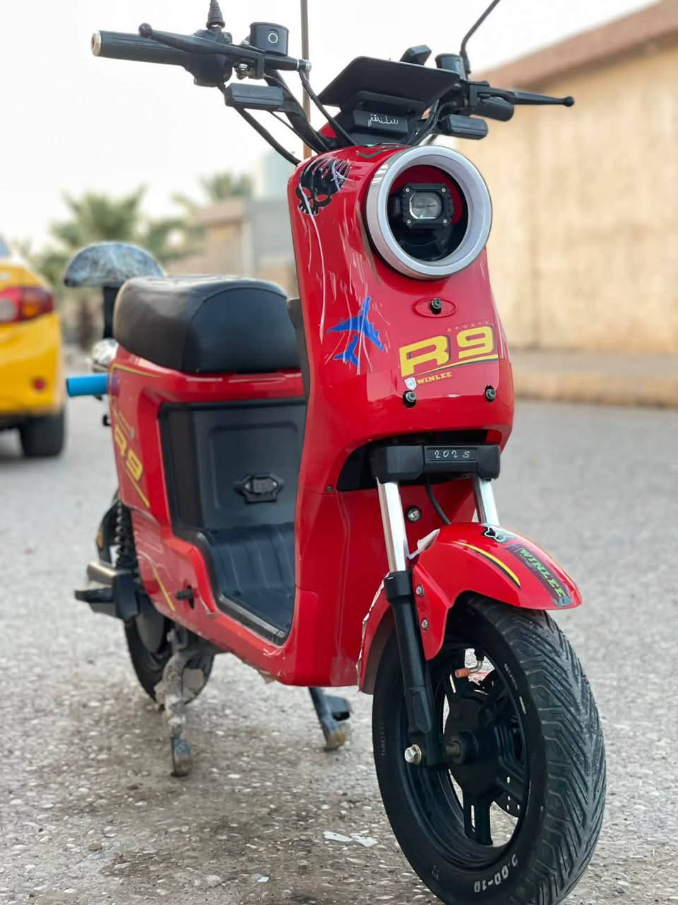 سلام عليكم دراجه شحن 2025 R9 للبيع ماشاءالله فول نضافه مناقصه ايشي كامله مكمله 5 بطاريات جدد بلادي كامله من كلشي مكاني كركوك السعر 425 بي مجال قليل اتصال 📞 ***********
