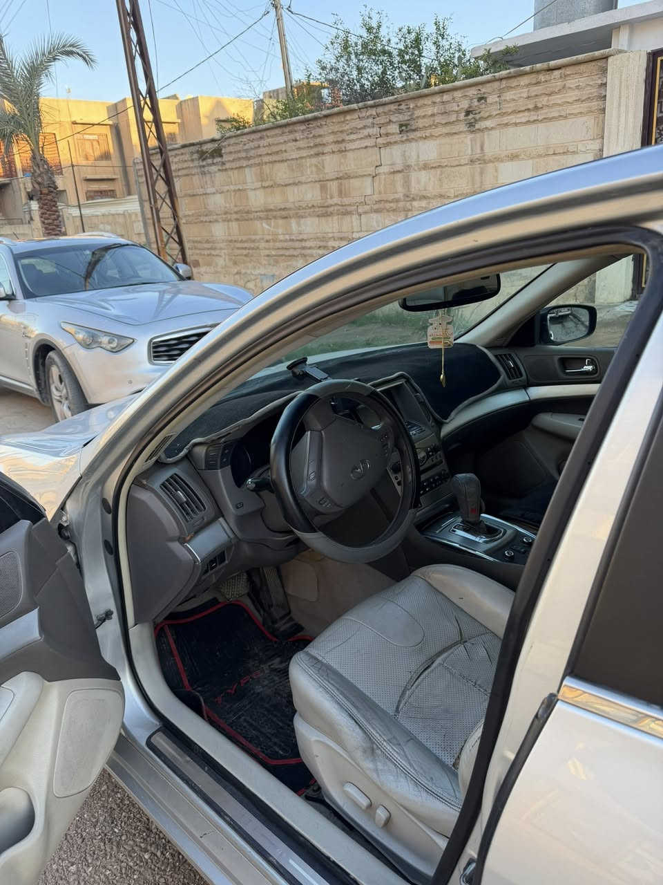 انفنتي g37
موديل 2011
وارد امريكي
رقم بغداد باسمي  
كير ومكينه مكفولات
تبريد تدفئة شرط 
داخل جلد
شاشه وسطيه 
لايت فول زينول 
تدفئة كشنات 
وبعد مواصفات اللانفنتي معروفة
السياره داخلة غرق ومبدل كل الضفاير والعقول 
سعر مناسب مستعجل ع البيع 
للاستفسار 
***********
