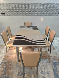 ميز طعام • الاسكان