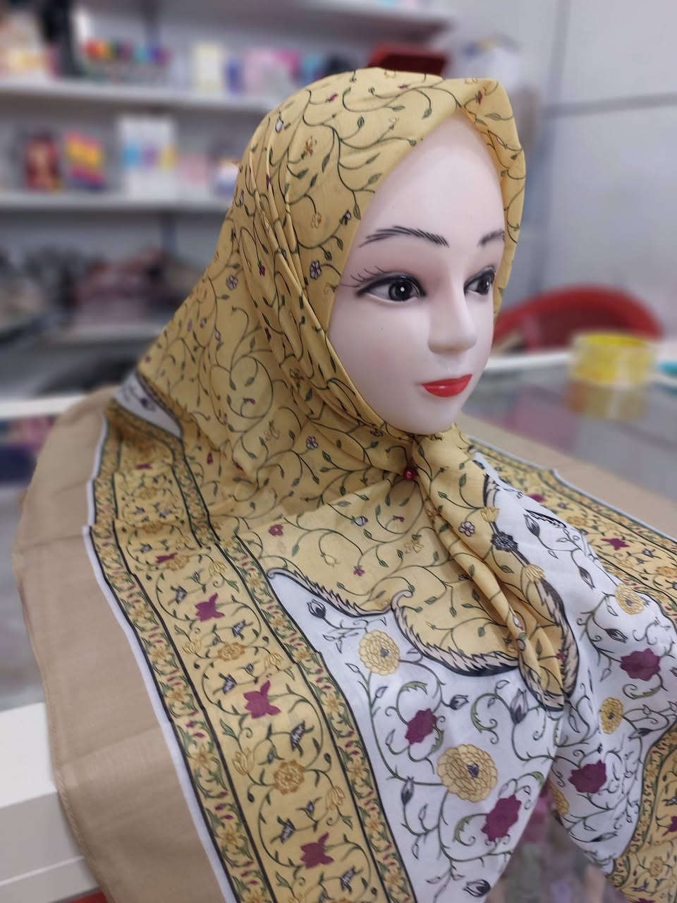 ✨ وصلنا جديد ✨
ربطات بخامة لطيفة وباردة 🌿
مناسبة للاستخدام اليومي ومريحة جداً خصوصاً بأجواء الصيف ☀️
🎀 ألوان جميلة ومتنوعة
🎀 خامة ناعمة ومميزة
🎀 سعر جميل ومناسب للجميع
دللي إطلالتك بربطة أنيقة تضيف لمسة جمال لحجابك 💫
📍 العنوان: بابل – الحلة – البكرلي
قرب مدرسة بردى
📲 للحجز والاستفسار واتساب:
***********
 حجابات وكوزمتك الهادي  
كل ما يخص الأناقة والجمال بانتظاركم
