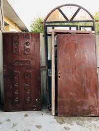 أبواب حديد وخشب • محجر درج • مجال بسيط