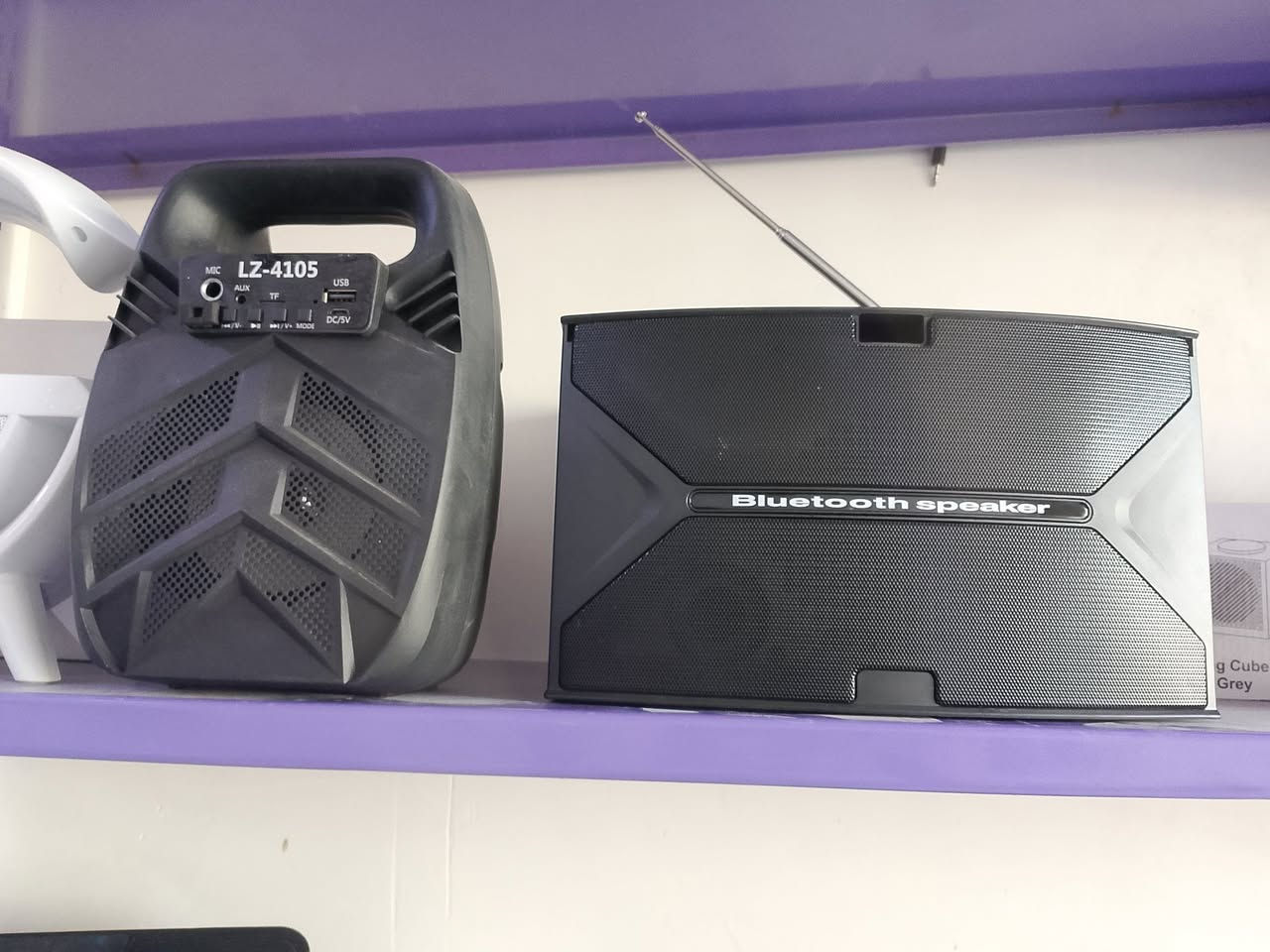 سماعات بلوتوث 
عنوان طريق بدعه قرب سنتر جنه الصادق 
هاتف ***********
