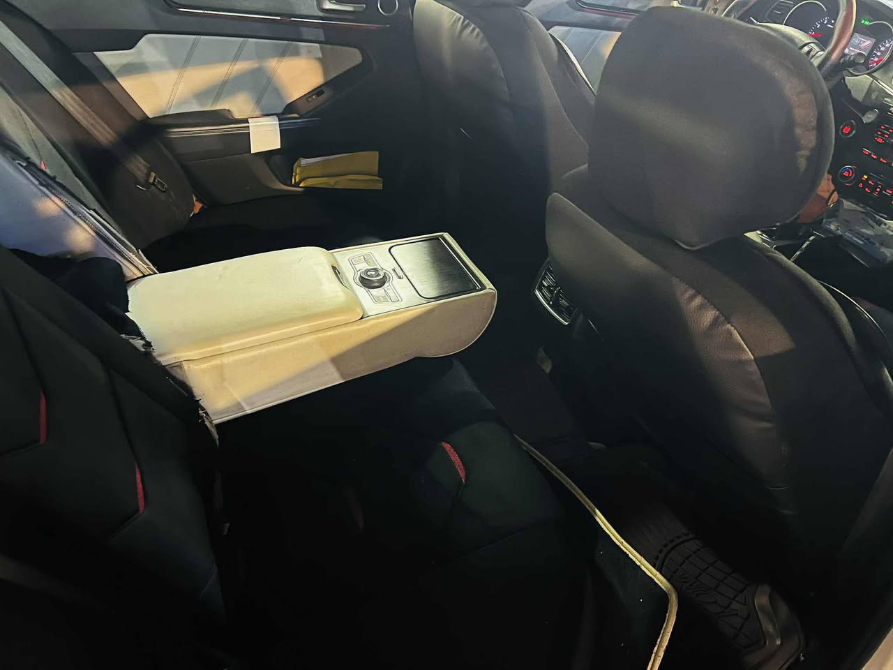 السلام عليكم
كادينزا 2012 خليجي محرك 3.5 V6 خليجي

مكانها الفلوجه 

السياره VIP ملكي والمواصفات معروفه : -

1-بصمه

2-بانوراما

3-تبريد ثلج قطعتين

4-مري شفط

5-لد ترحيب باليدات والبوب

6-حساسات

7-كاميرا خلفيه

8-نظام صوت من شركة انفنتي 12سماعه

9-لد ابيض

10-كشنات تدفئه

11-كشنات كهرباء

12-ويل 19

13-برده خلفيه 

السياره خير من الله تخم تايرات كوري اصلي  صدر جديد تبريد ثلج كلشي مناقصها ميزانيه وبلنص ودسكات ودوشمه تخم بلكات وتخم مجاول وقاعدة فيت بم وباتري كله جديد سياره متصرف عليها دينار لاتنقيص ولا تبخير ولا حماوه محرك جديد حاويه  وما متعبها نهائيا سونارها مرفق با المنشور السعر 115 وبيها مجال للطيبين للاستفسار على الرقم ***********
