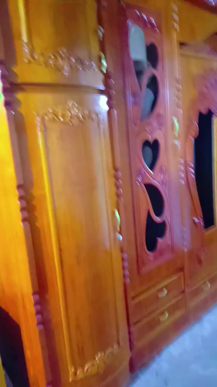 يوجد لدينا مواد منزليه في معرض ومزاد البركه العنوان كاطون الرازي شارع الحولي مقابيل الجملونات ***********
