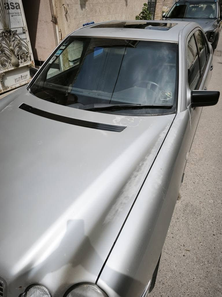 مرسيدس موديل 98 معلاية ما مدفوع كمركها
محرك v6  كير ومحرك كفالة  دواخل مخمل نظيفة السيارة بدون صبغ وبدون ضربة بيها شوي جراد 
سعىها 70 وبي مجال للشراي
*********** البصرة, العراق
