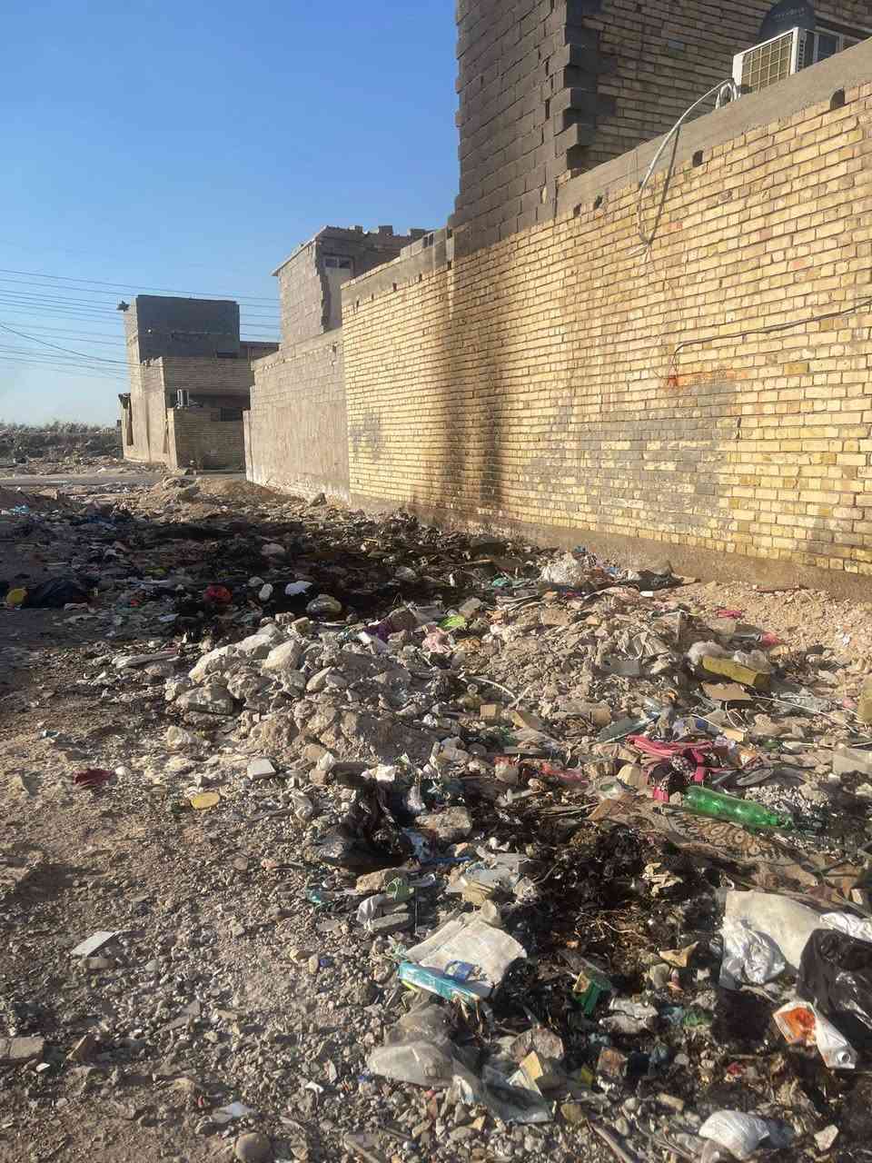 قطعه ارض للبيع مساحه ١٠٠ متر خلف السده مقابيل ابو هيثم خلف مصطفى الوحش واجها ٥ نزال ٢٠ للاستفسار ***********
