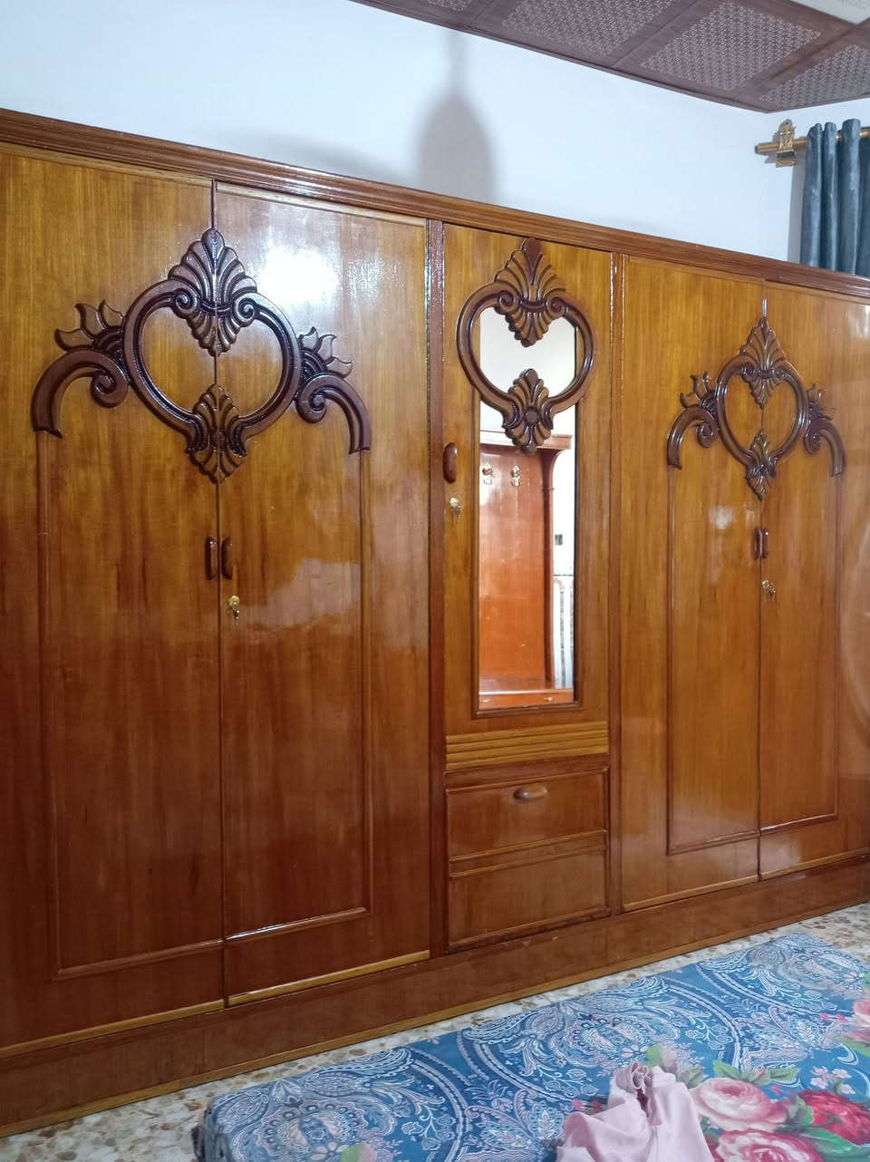 مكلف بلنشر غرفه تسكام نجاره صاج داخل وخارج ظهر جرجوبه 650 وبيه مجال مكانه حله للاستفسار الاتصال بلرقم ***********
